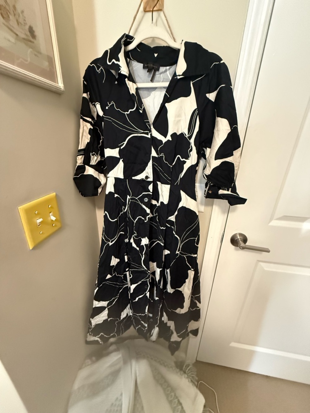 Donna Karan Black and Cream Floral Midi Shirt Dress with Belt - Picture 2 of 4